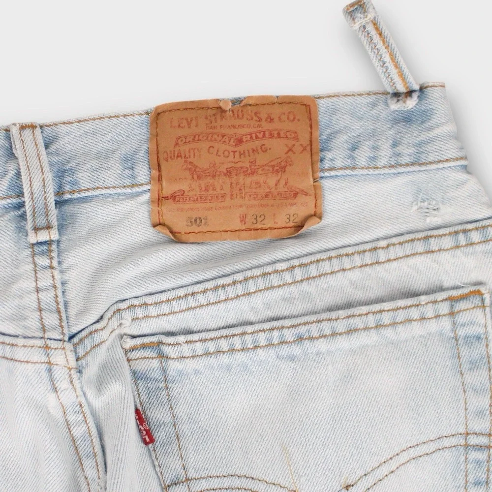 Vintage Levi's 501 Jeans Mens 30x31 Made in USA Light Wash Distressed Ripped‎